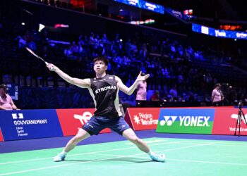 Leong Jun Hao tewas kepada pemain China, Li Shi Feng 20-22, 21-14, 22-20 pada aksi suku akhir Terbuka Hong Kong hari ini. - AFP