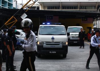 VAN jenazah yang membawa Allahyarham Syamsul Haris Shamsudin untuk dikebumikan semula selepas bedah siasat kali kedua, hari ini.