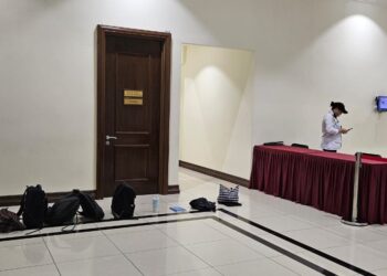 BEG milik wartawan yang disusun bagi membuat liputan prosiding inkues kematian pelajar tingkatan satu, Allahyarham Zara Qairina Mahathir di Mahkamah Koroner Kota Kinabalu hari ini.