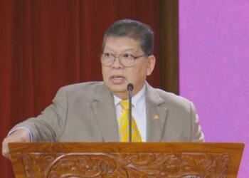 JOHARI Abdul ketika berucap pda majlis perasmian sesi Townhall Hentikan Buli di Dewan Bankuet, Parlimen, hari ini.