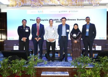 R THIRUNAVUKARASU (hujung kiri) ketika forum Sidang Kemuncak Kesihatan dan Kesejahteraan Malaysia 2025.