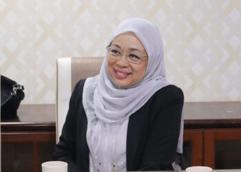 SHAMRAHAYU AB. AZIZ