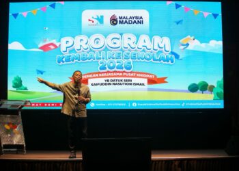 SAIFUDDIN Nasution Ismail berucap pada Program Kembali Ke Sekolah 2026 di Dewan Kompleks Sukan Kulim Hi-Tech Park, Kulim hari ini. - UTUSAN/ SHAHIR NOORDIN
