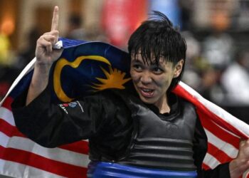 Ummi Mashitah bergelar juara selepas menundukkan wakil tuan rumah, Anuntaya Niyompan dalam aksi final Kelas C Puteri di Arena Impact, Muang Thong Thani, semalam. - AFP