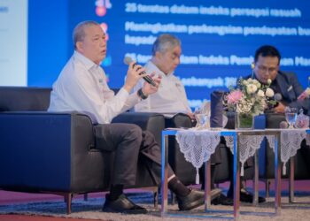 FADILLAH Yusof ketika Program Rancakkan Madani Bersama Malaysiaku di Putrajaya. - UTUSAN/FAIZ ALIF ZUBIR