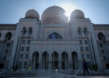PENTING bagi mengelakkan sebarang syak wasangka, kecurigaan dan ketidakpuasan berlaku terhadap pihak Jabatan Peguam Negara sendiri.