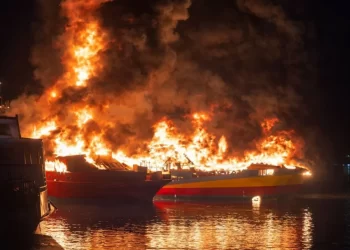 DUA daripada tiga buah feri penumpang yang terbakar ketika sedang dibaiki di Dermaga Kapal Bukit Malut, Langkawi. - IHSAN BOMBA