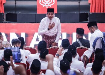 KHAIRY Jamaluddin hadir ke Majlis Ucapan Dasar Ketua Pergerakan Pemuda UMNO sempena Perhimpunan Agung UMNO (PAU) 2025 di Pusat Dagangan Dunia (WTC), Kuala Lumpur, semalam. – UTUSAN/MUHAMAD IQBAL ROSLI