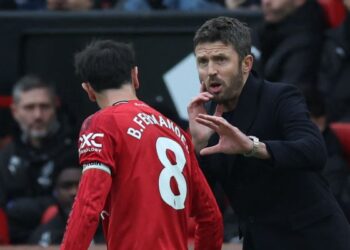 TAKTIKAL dan cara latihan Michael Carrick disenangi pemain Manchester United. - AFP