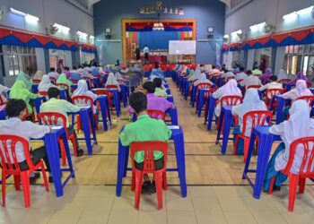 IDENTITI nasional dan budaya tidak boleh sama sekali dijadikan syarat untuk apa-apa sahaja di negara ini.