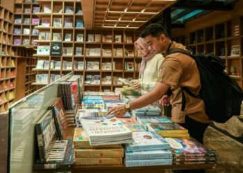 GOLONGAN pelajar IPT meminta kerajaan untuk menyalurkan bantuan Sumbangan Tunai Rahmah (STR) kepada mereka sama seperti yang diterima golongan bekerja.