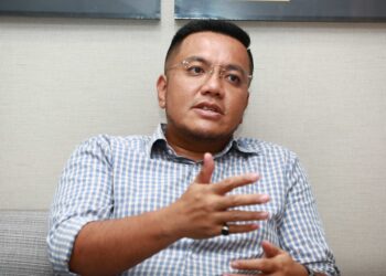 Keluar dewan