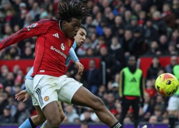 Pemain pertahanan Manchester United, Patrick Dorgu mendapat cedera semasa menentang Arsenal dalam saingan Liga Perdana Inggeris minggu lalu. - AFP