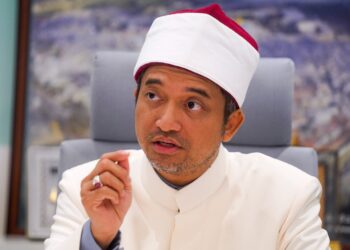 AHMAD FAUWAZ FADZIL
