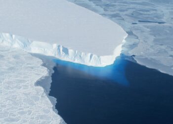 GAMBAR fail Glasier Thwaites di Antartika. - Foto AFP