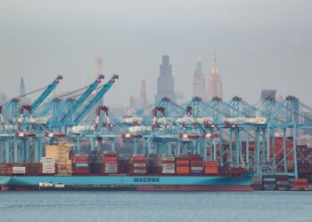 MALAYSIA dikenakan tarif import 10 peratus oleh Amerika Syarikat (AS). - AFP