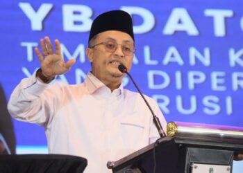 MOHAMAD Abdul Hamid ketika berucap pada Majlis Pentauliahan Amil Zakat Fitrah (Mapaf) dan sumbangan Ihya Ramadan Kerajaan Negeri Pulau Pinang Tahun 1447H/2026M di Bertam, Kepala Batas, Pulau Pinang hari ini.-UTUSAN/DANIAL SAAD
