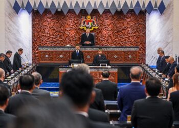 DENGAN mengehadkan tempoh jawatan yang dipegang oleh semua wakil rakyat ini, kita dapat memberi lebih banyak ruang dan peluang kepada muka-muka baharu.