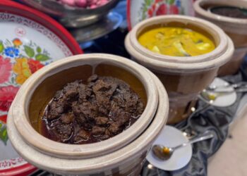 SELAIN menu arab, makanan tradisi Pahang jadi tumpuan pengunjung seperti Opor Daging, Patin Tempoyak dan Sambal Hitam.