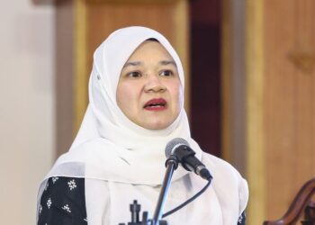 FADHLINA SIDEK