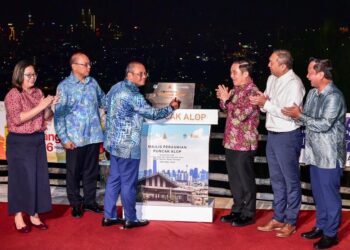 AMIRUDN Shari pada majlis perasmian Puncak ALOP, Ampang hari ini.-UTUSAN /M. FIRDAUS M. JOHARI