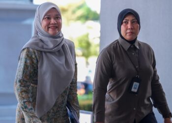 FADHLINA Sidek sewaktu ditemui selepas prosiding di Mahkamah Sesyen Kuala Lumpur sini hari ini.  -UTUSAN/M. FIRDAUS M. JOHARI