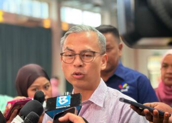 FAHMI Fadzil ketika ditemui pemberita selepas merasmikan Majlis Anugerah Cemerlang SPM Parlimen Lembah Pantai, Kuala Lumpur.