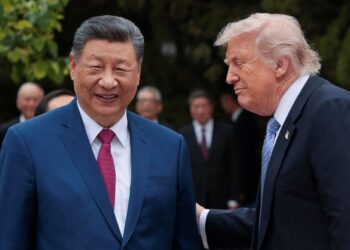 DONALD TRUMP berjumpa dengan Xi Jinping di Beijing minggu lalu. - AFP