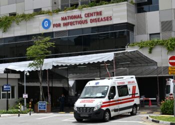 GAMBAR fail sebuah ambulans di Singapura. - AFP