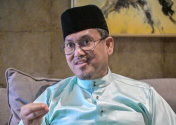 AHMAD FAIZAL AZUMU