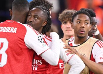 Tonggak tengah Arsenal, Eberechi Eze menunjukkan reaksi kecewa selepas pasukannya tewas kepada Paris Saint-Germain (PSG) dalam final Liga Juara-Juara di Puskas Arena, Budapest, semalam. - AFP