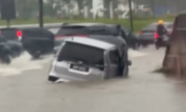 Meru banjir kilat