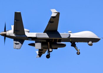 TENTERA IRAN menembak jatuh dron milik AS. - AFP