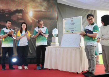 DZULKEFLY (tengah) menyempurnakan Majlis Perasmian dan Hari Terbuka Wellness Hub Sandakan, Sabah. - IHSAN KKM