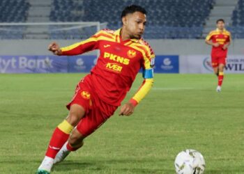 Faisal Halim percaya ketegasan Kim Pan Gon dan layanan sama rata terhadap semua pemain menjadi antara faktor utama kebangkitan Selangor musim ini. - UTUSAN/PUQTRA HAIRRY
