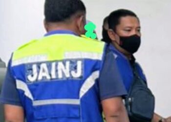 PENGUATKUASA JAINJ menahan seorang lelaki berstatus suami berkhalwat dengan seorang wanita berstatus janda di sebuah bilik hotel di Pontian.