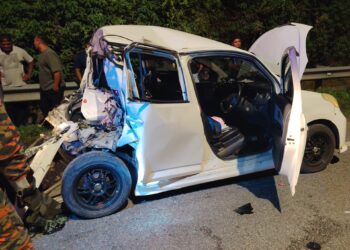 KEADAAN Perodua Myvi yang terlibat kemalangan dengan lori di hadapan simpang Kampung Sadek, Jalan Baru Kulim/Baling/Gerik, Baling tengah malam tadi.