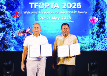 RASELI Yahya (kanan) bersama Samart Charoenrit pada sesi pemetaraian MoU yang ditandatangani sempena Sambutan Makan Malam TFOPTA 2026 di Satun, Thailand. - IHSAN PPIPL