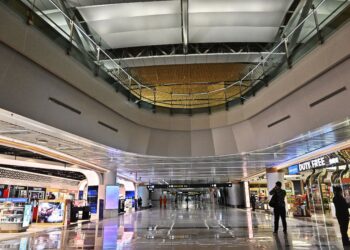 RUANG dalam Lapangan Terbang Suvarnabhumi dekat Bangkok.. - AFP