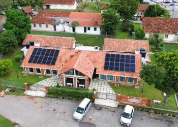 Pemasangan sistem solar atas bumbung berkapasiti 26.84 kWp di Better Brighter Anjung Kasih YKN–TNB Hospital Melaka yang dijangka membantu mengoptimumkan penggunaan tenaga serta menyokong operasi kemudahan yang lebih mampan untuk keluarga pesakit.