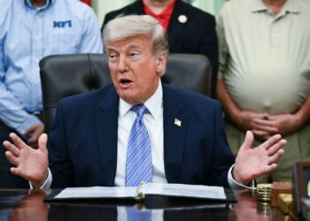 TRUMP tidak mahu tol di Selat Hormuz. - AFP