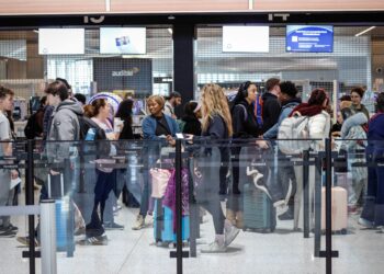 AS akan melonggarkan bon visa dari beberapa negara tertentu. - AFP