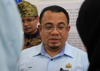 HILMI Abdullah semasa sidang media selepas Majlis Perasmian Kelstone Cosmos Lab di Tunjong, Kota Bharu, Kelantan hari ini. - UTUSAN/KAMARUL BISMI KAMARUZAMAN