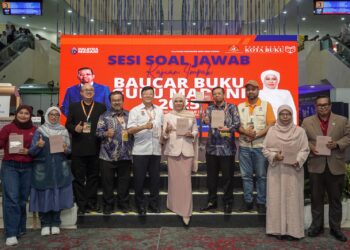 SERAMAI 1.18 juta pelajar Institusi Pendidikan Tinggi (IPT) boleh menebus Baucar Buku Madani RM100 bermula pada pukul 11 pagi, esok.