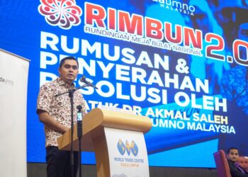 MUHAMAD Akmal Saleh berucap pada Program Rimbun 2.0 Kedaulatan Ekonomi Negara Pemuda UMNO di WTC Kuala Lumpur, di sini hari ini. - UTUSAN/ISKANDAR ISHAK