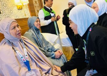 KAUNSELOR berdaftar menyantuni jemaah haji di Hotel Al-Tayseer, Mekah, semalam.