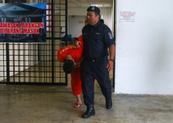 SUSPEK disambung reman empat hari bagi membantu siasatan kes tikam ibu tunggal di Mahkamah Alor Setar, hari ini.