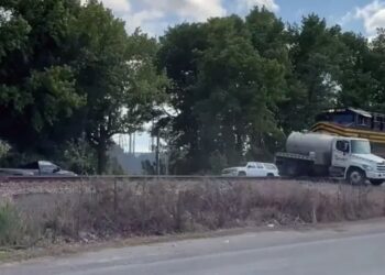 SEBUAH kereta api merempuh trak kumbahan di Chesapeake. - Azuriah O’Daniel/Storyful