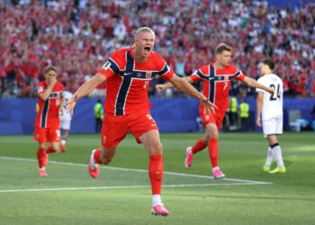 ERLING Haaland meledak dua gol dalam aksi pertama di Piala Dunia.-AFP