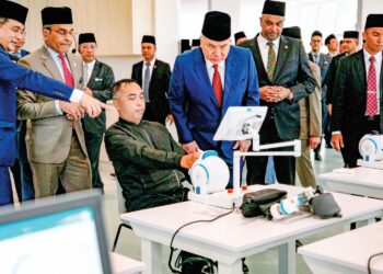 SULTAN Nazrin Muizzuddin Shah melawat  Pusat Rehabilitasi Perkeso Sultan Nazrin Shah di Bandar Meru Raya di Ipoh, semalam.
